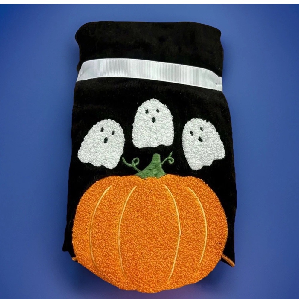 Halloween HAND TOWELS (2) Black w White GHOSTS Orange PUMPKINS NWT KassaDecor